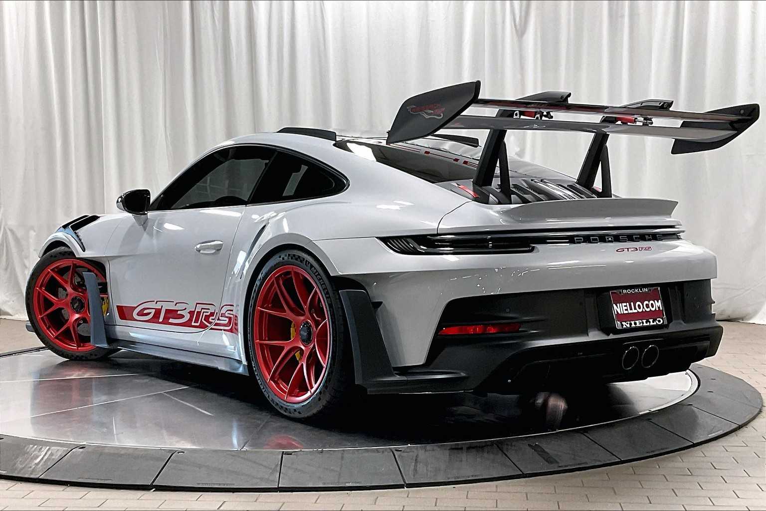 2025 Porsche 911 GT3 RS photo 3