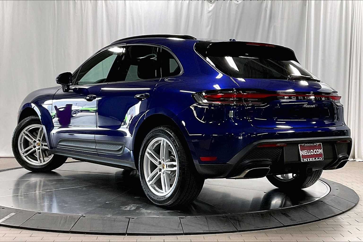 2025 Porsche Macan photo 3