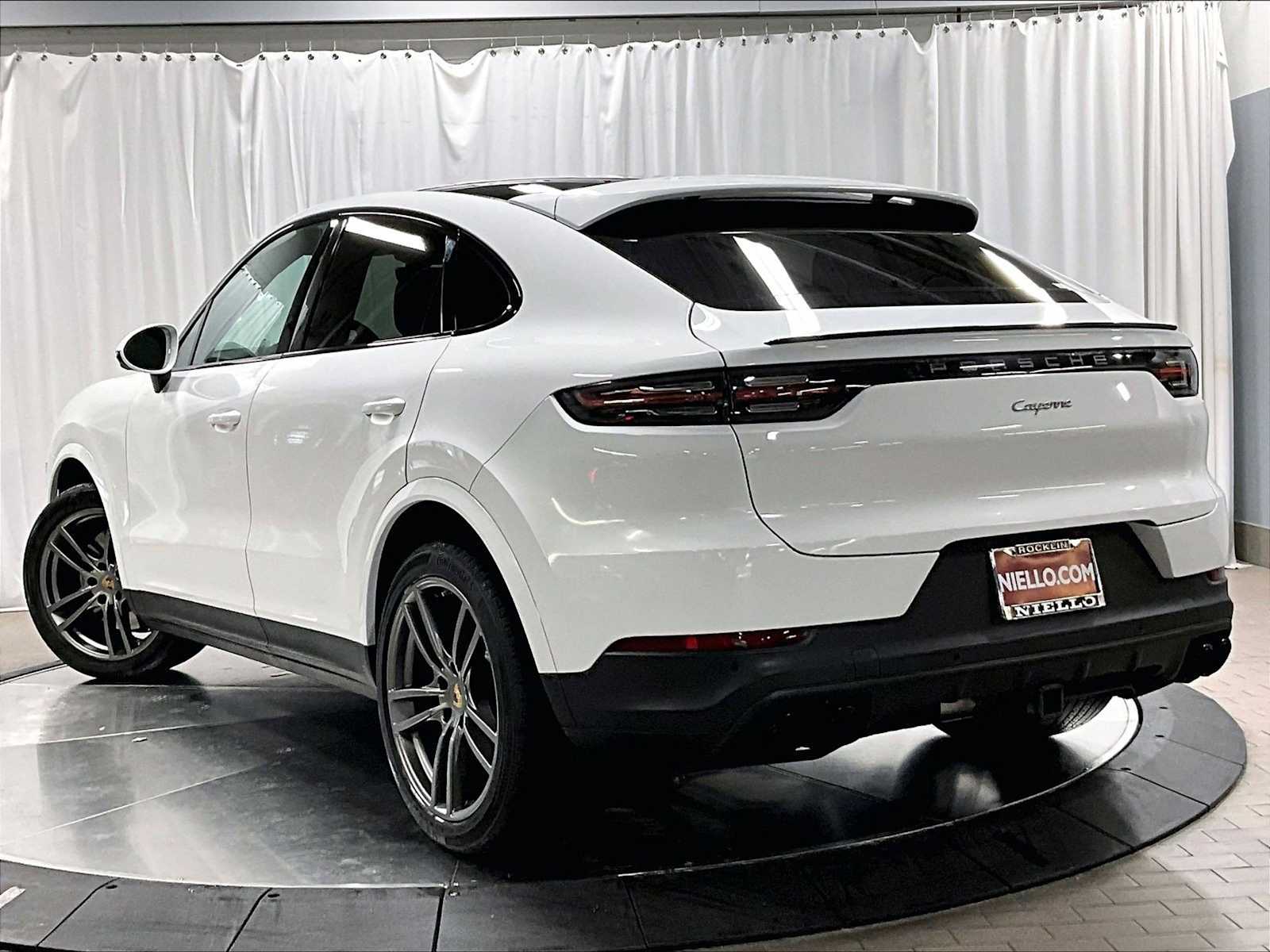 2023 Porsche Cayenne Platinum Edition Coupe photo 3