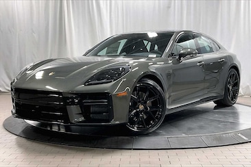 2025 Porsche Panamera 4 Sedan