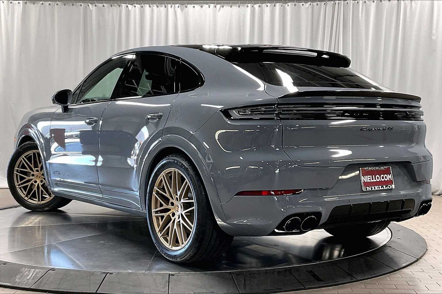 2025 Porsche Cayenne Coupe GTS photo 3
