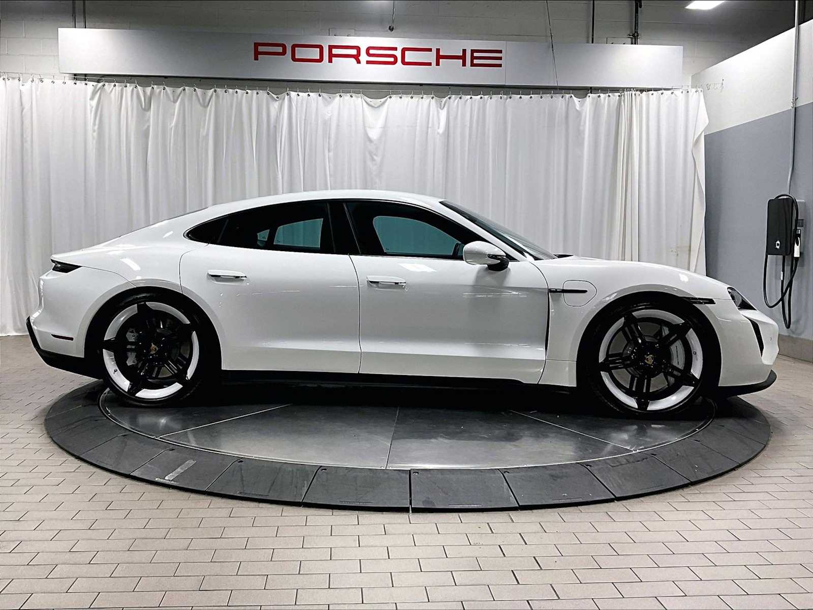 2022 Porsche Taycan RWD photo 3