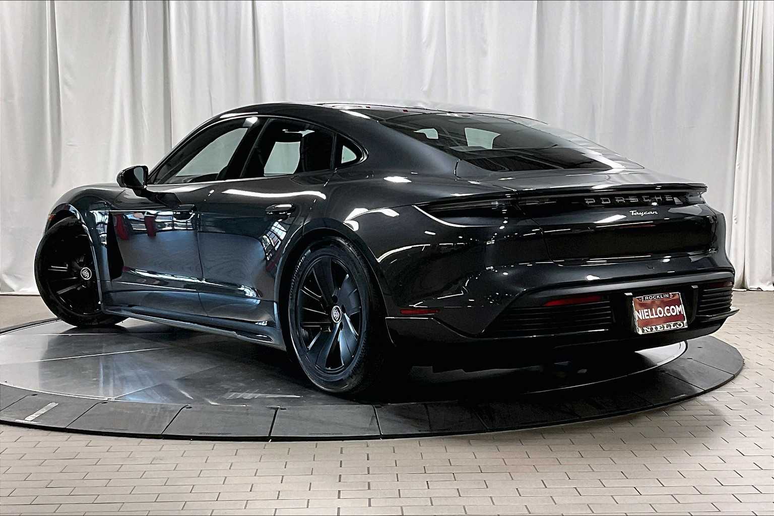2023 Porsche Taycan photo 3