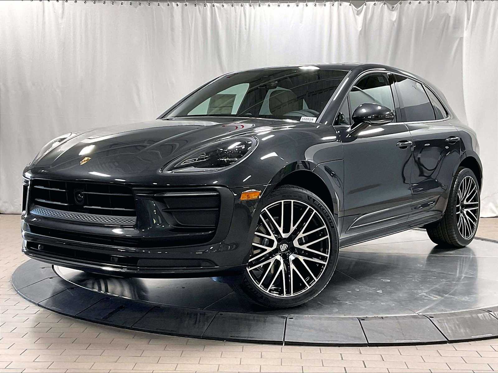 2026 Porsche Macan Base