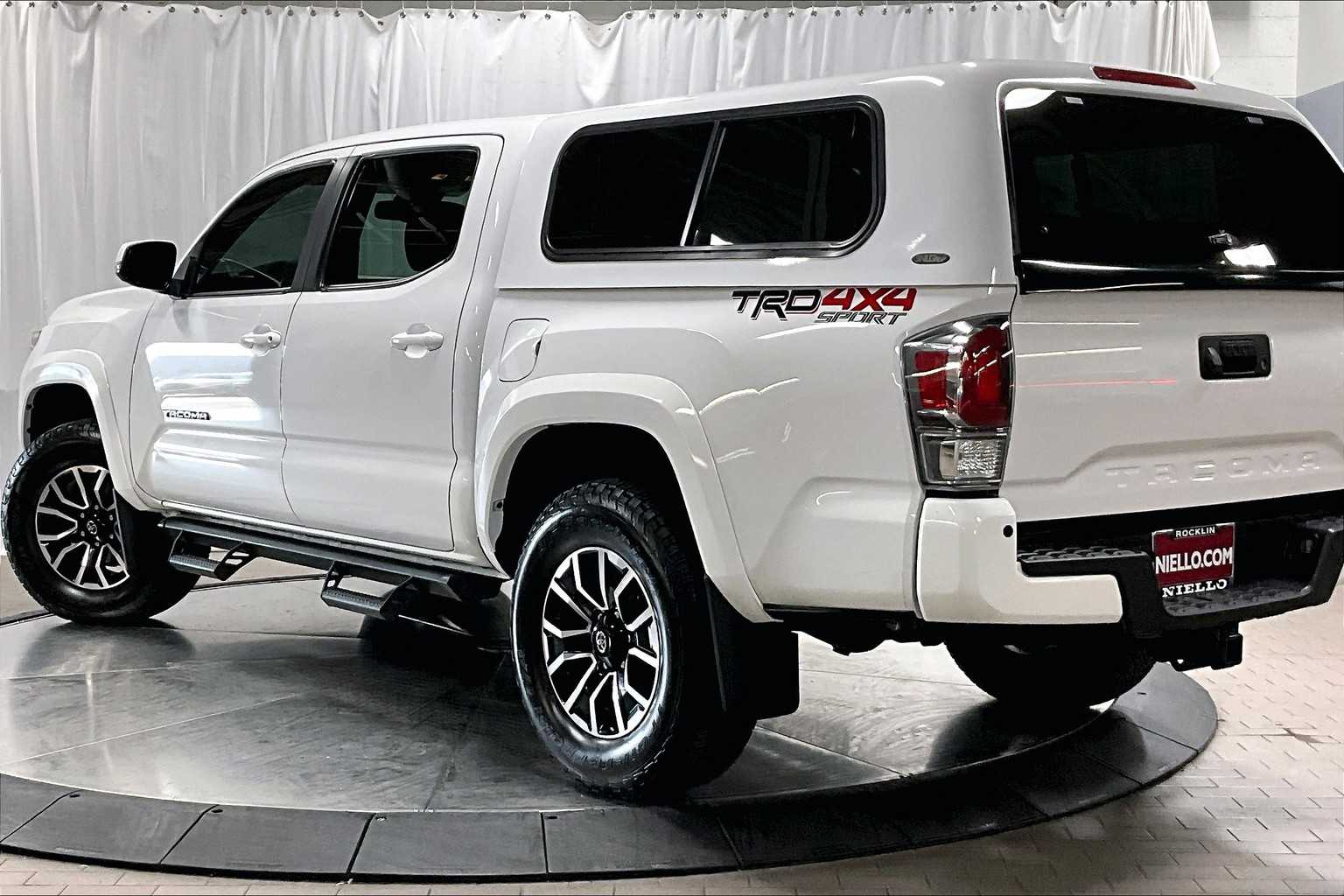 2020 Toyota Tacoma TRD Sport Double Cab V6 photo 3