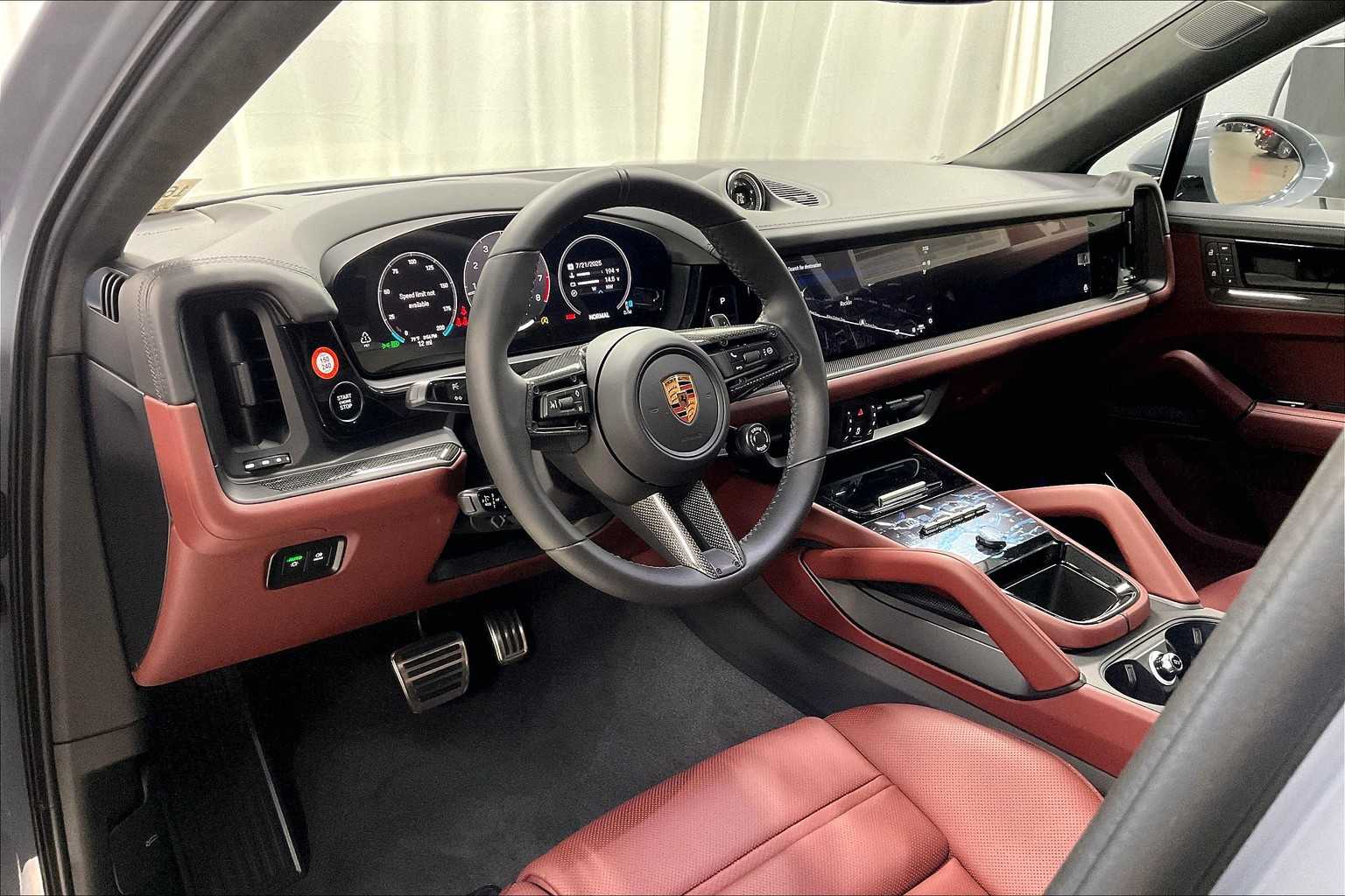 2025 Porsche Cayenne Coupe GTS photo 4