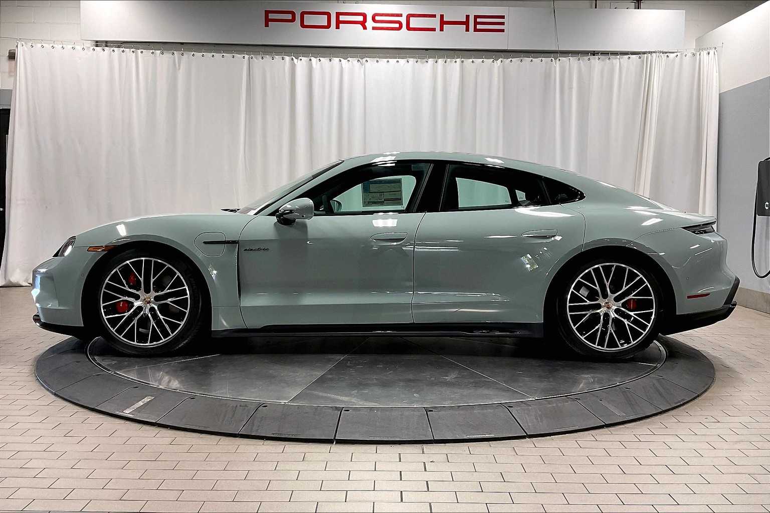 2025 Porsche Taycan GTS photo 2