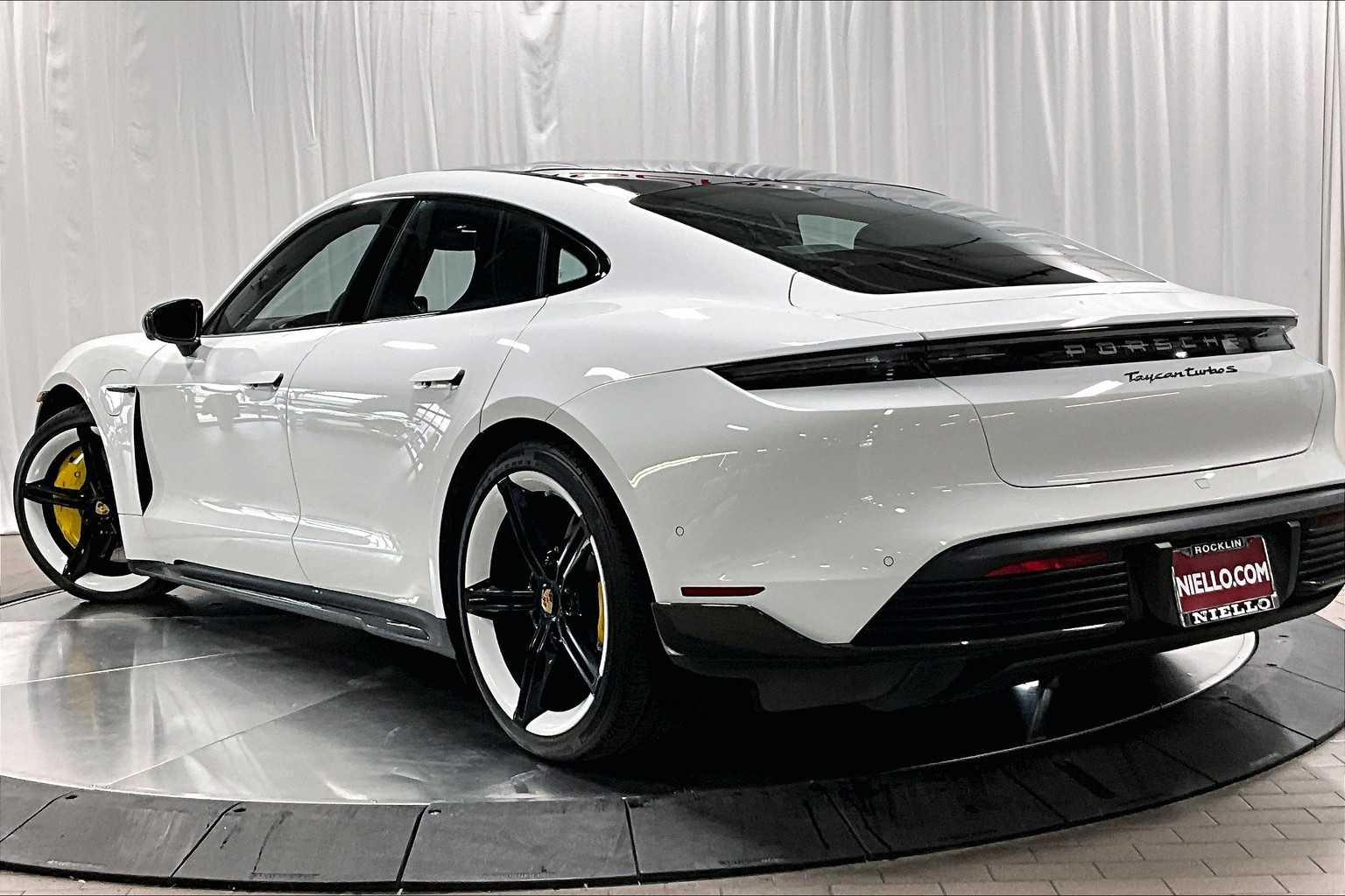 2020 Porsche Taycan Turbo photo 3