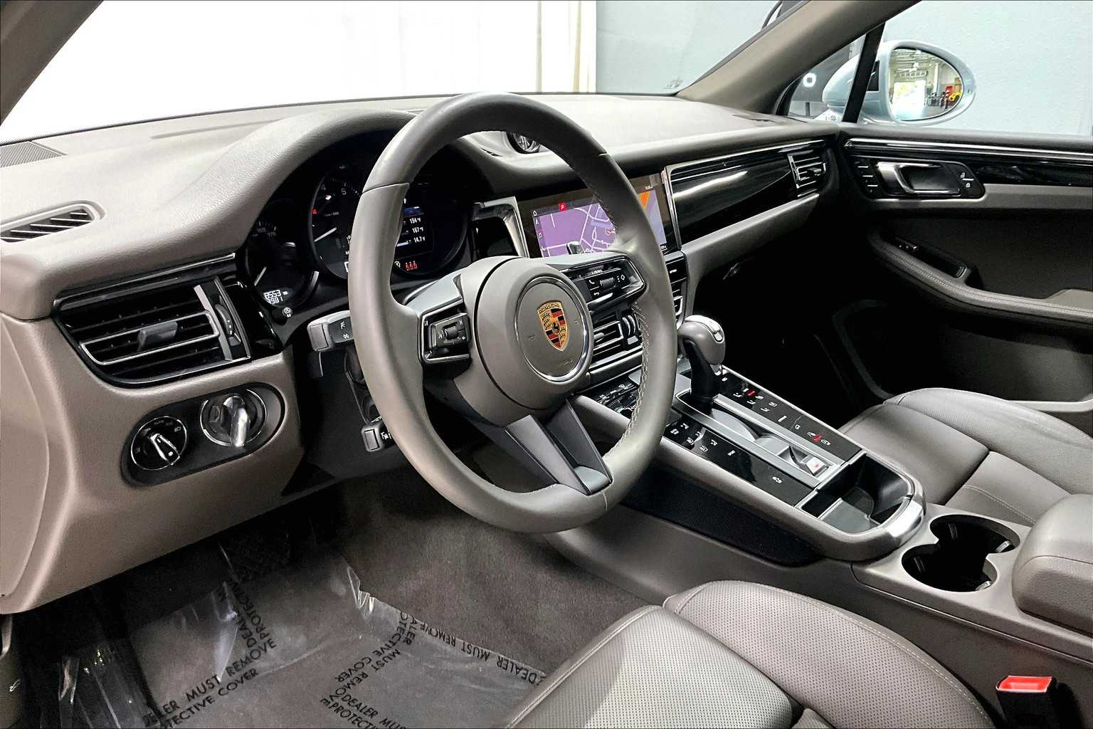 2025 Porsche Macan T photo 4