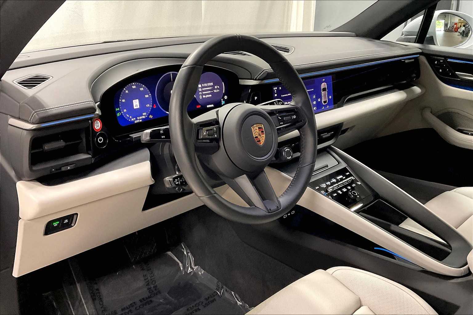 2025 Porsche Macan Electric photo 4
