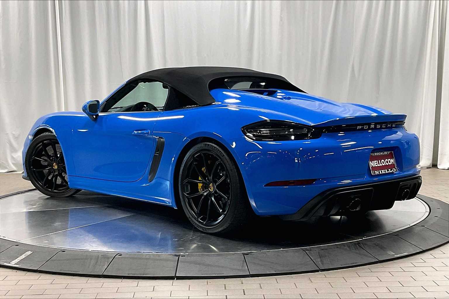 2023 Porsche Boxster Spyder photo 3