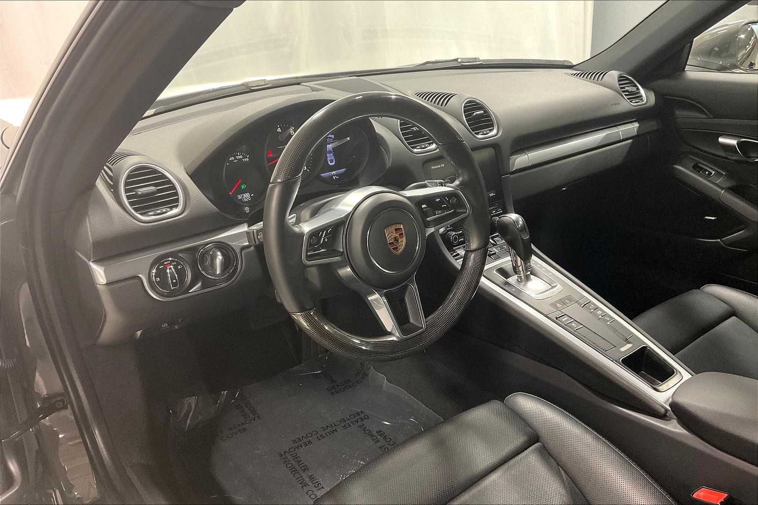 2024 Porsche Cayman photo 4