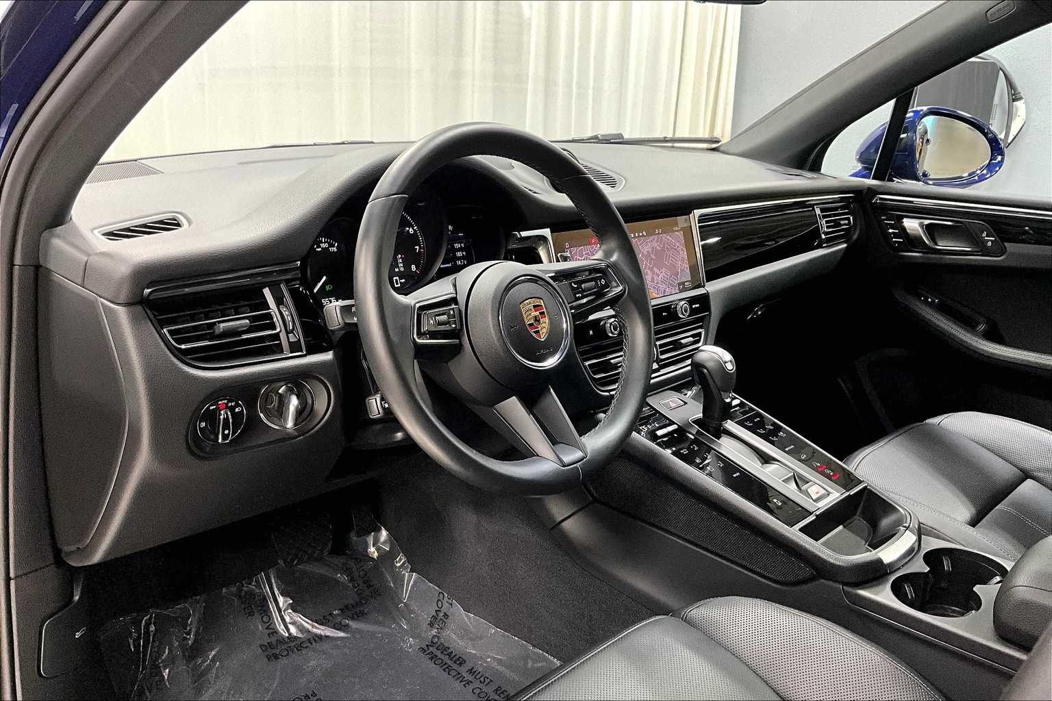 2025 Porsche Macan T photo 4