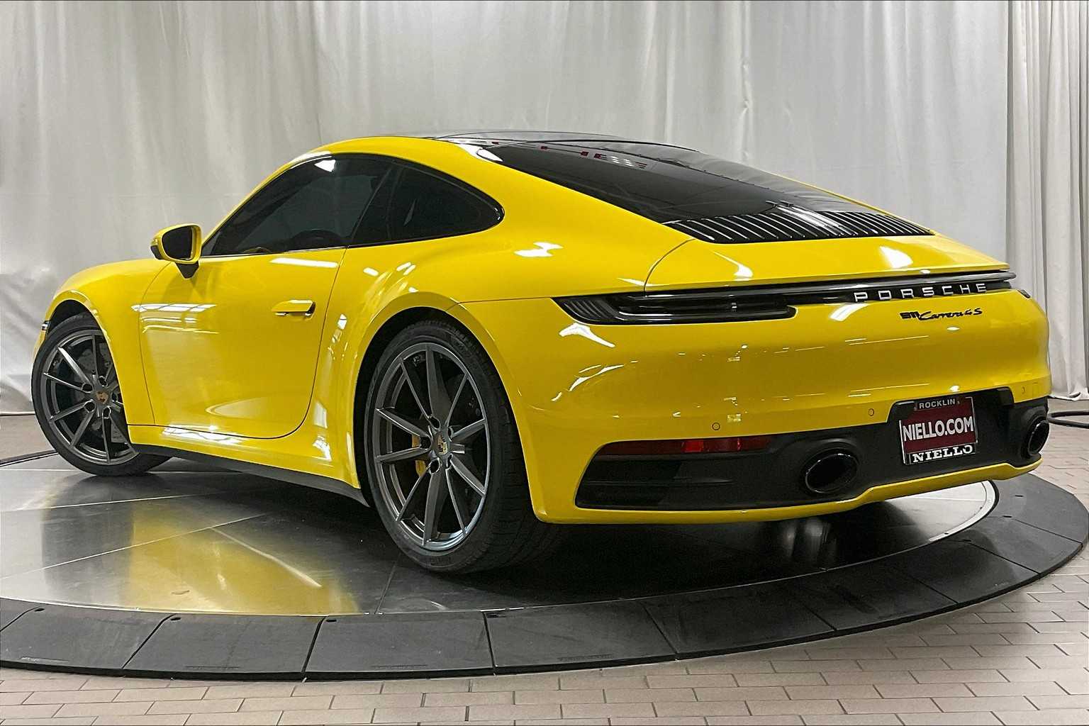 2022 Porsche 911 4S photo 3