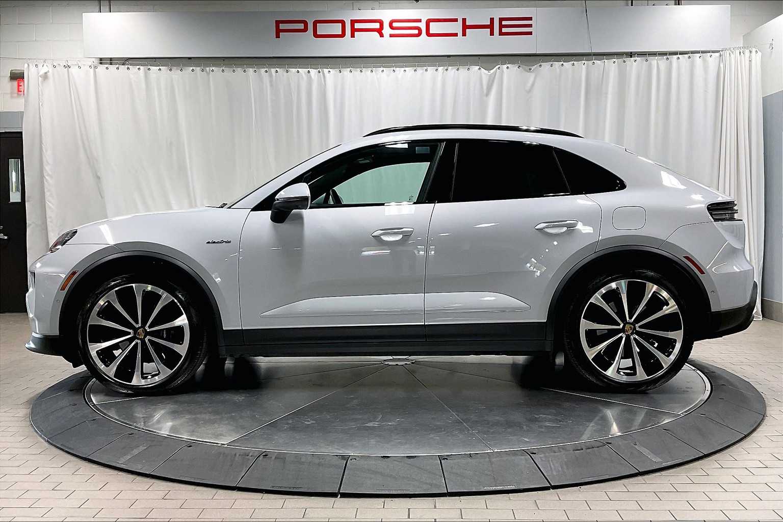 2025 Porsche Macan Electric photo 2