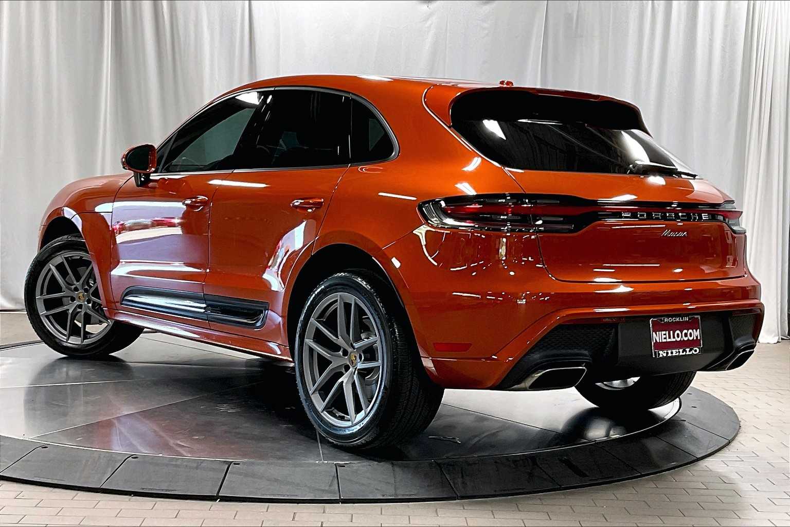 2025 Porsche Macan S photo 3
