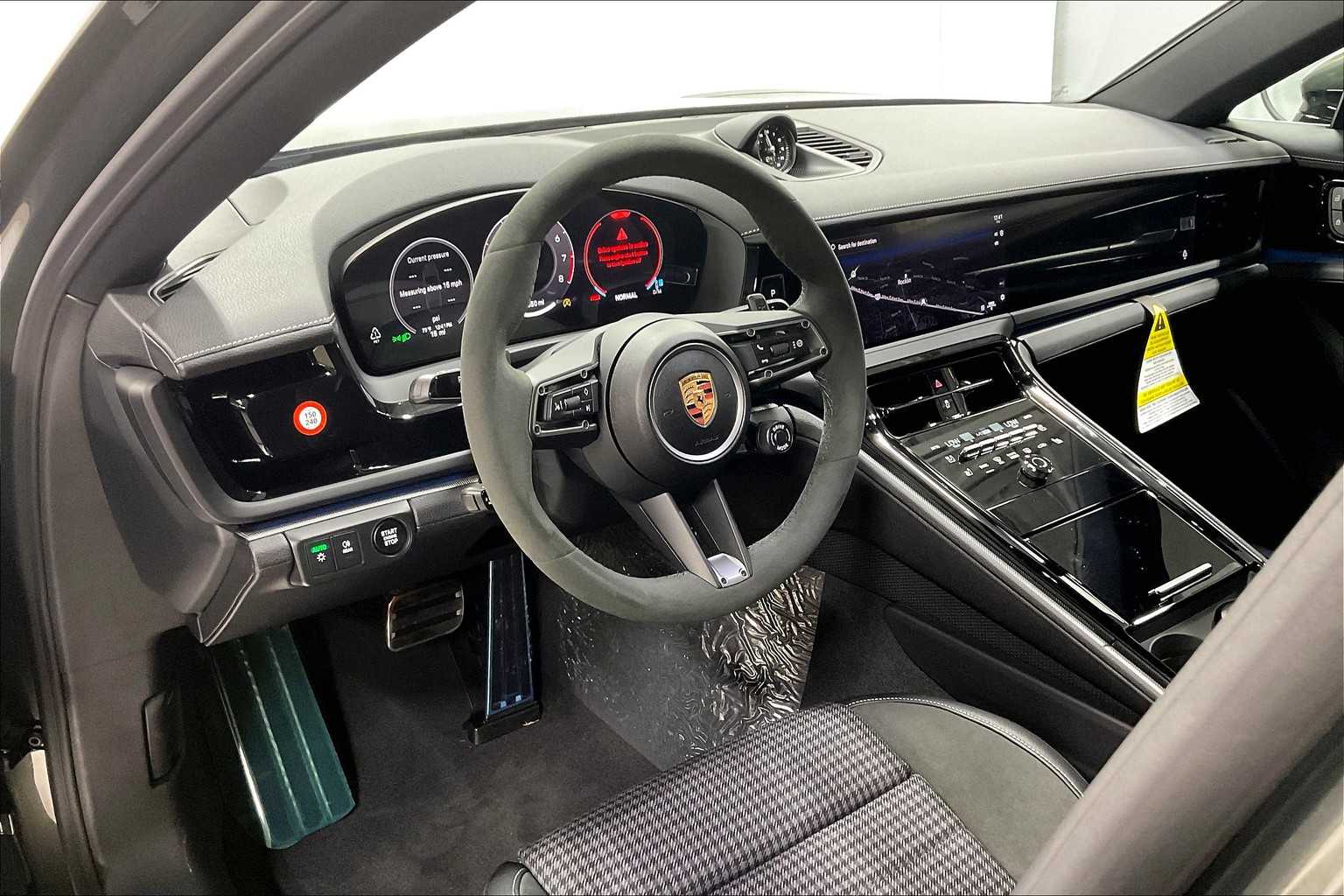 2025 Porsche Panamera 4 photo 4