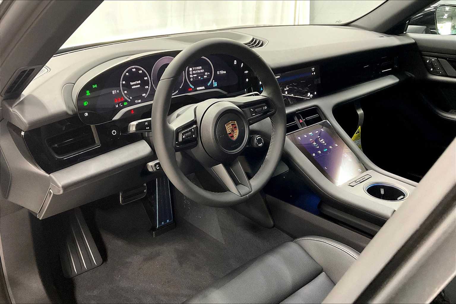 2025 Porsche Taycan 4 photo 4