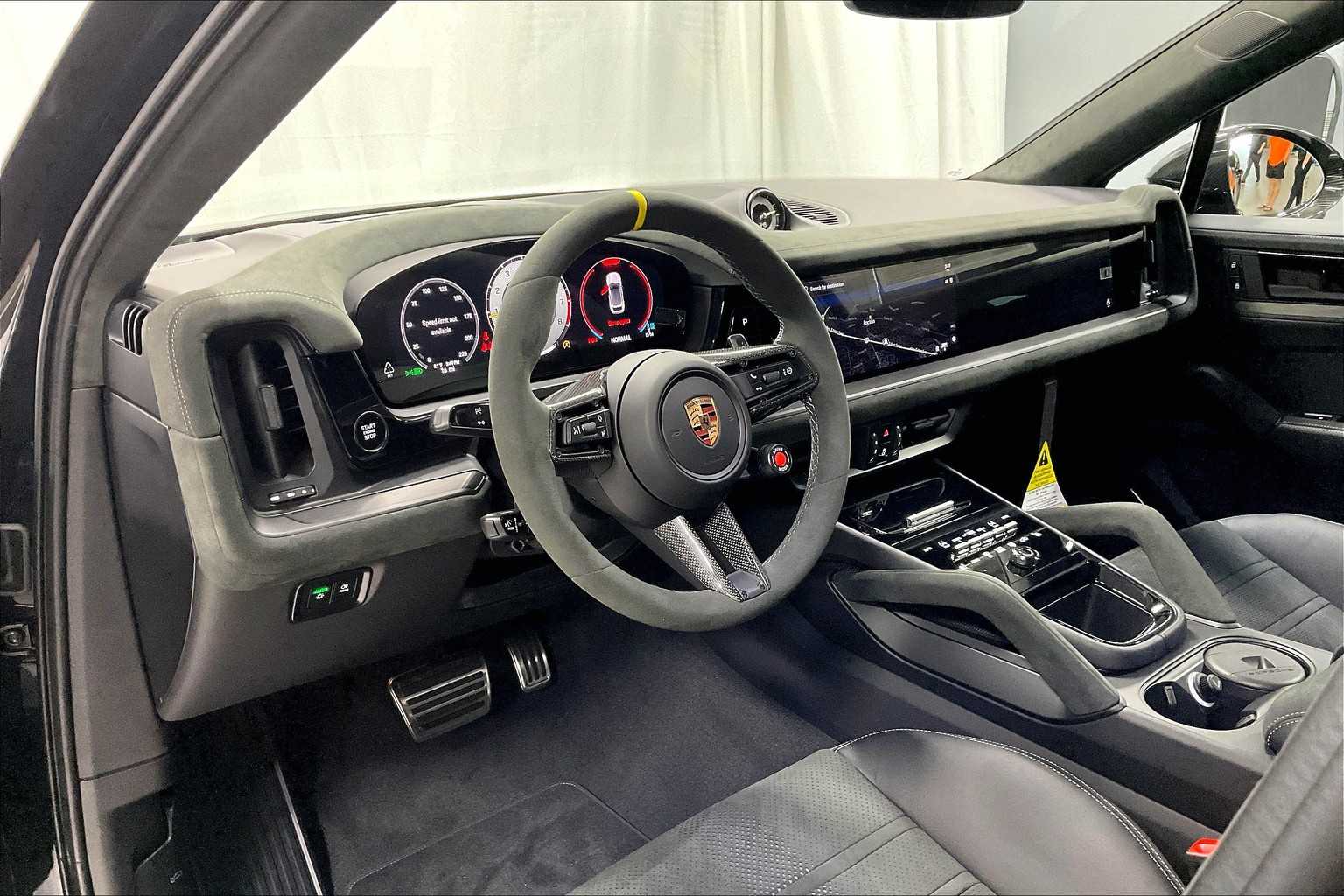 2025 Porsche Cayenne Coupe Turbo GT photo 4