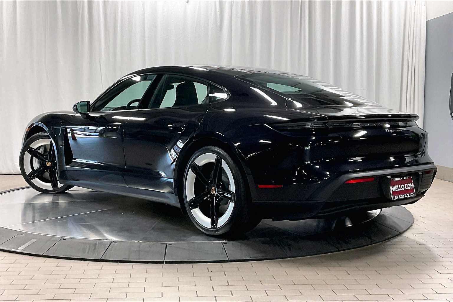 2025 Porsche Taycan 4 photo 3