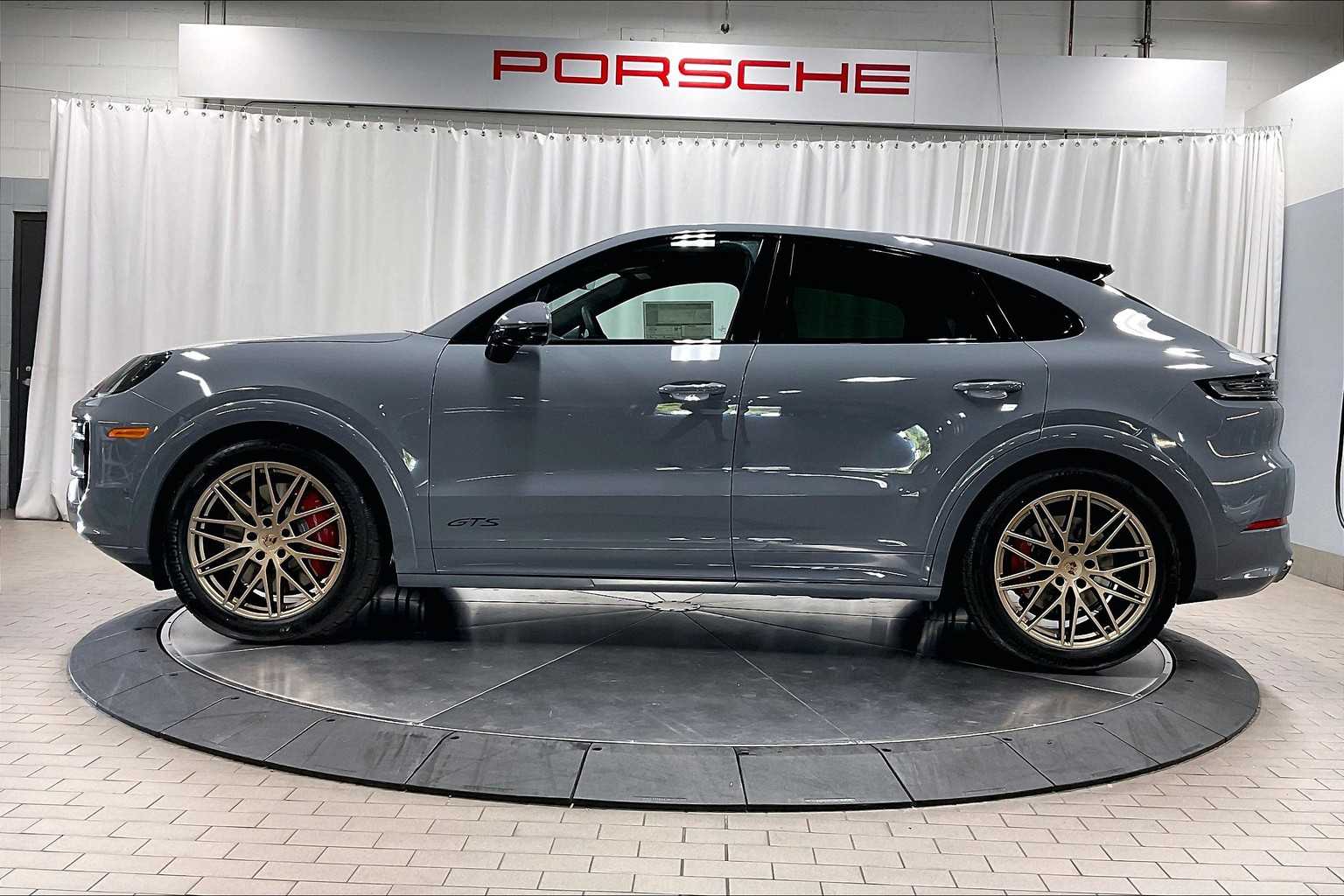 2025 Porsche Cayenne Coupe GTS photo 2