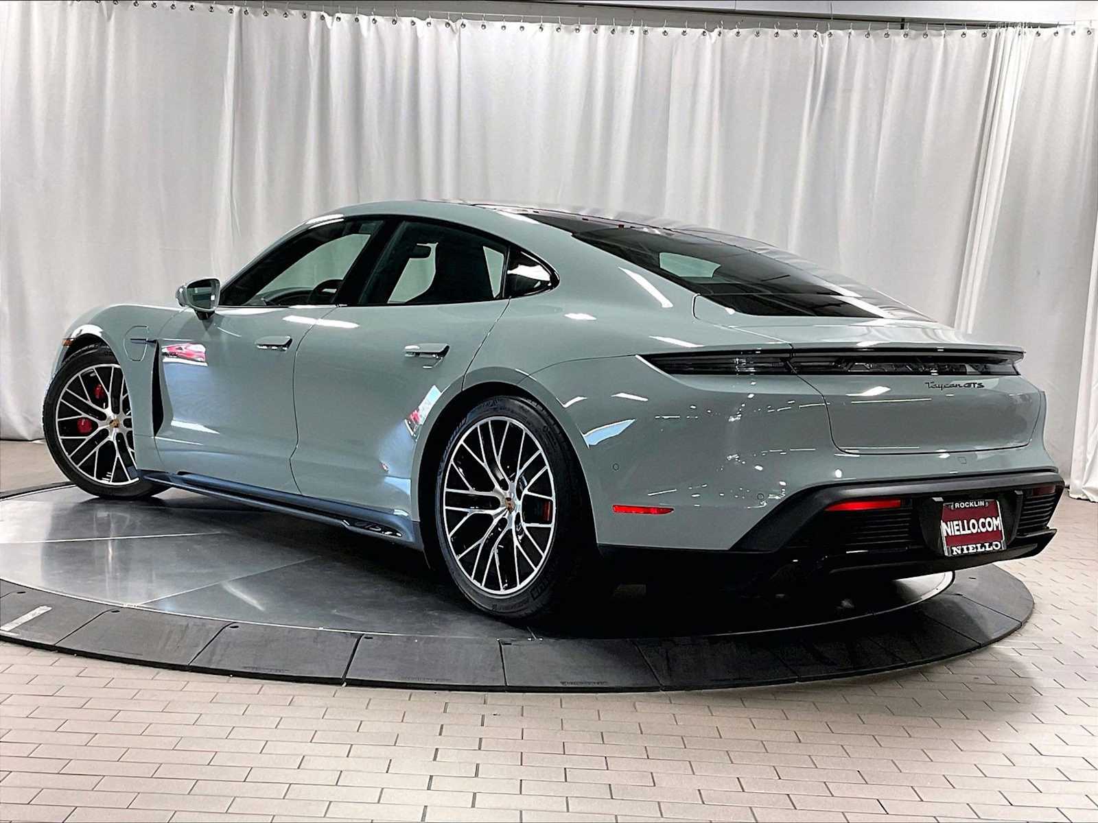 2025 Porsche Taycan GTS AWD photo 2