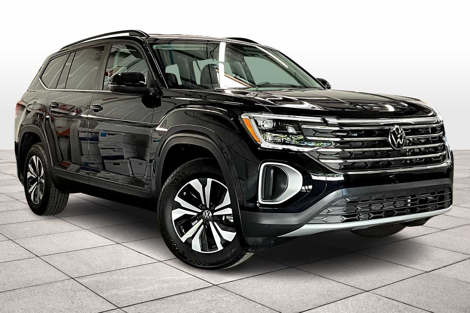 2025 Volkswagen Atlas SE photo 2