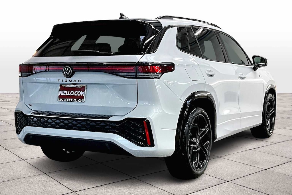 New 2026 Volkswagen Tiguan SE R-Line FWD 2.0T FWD