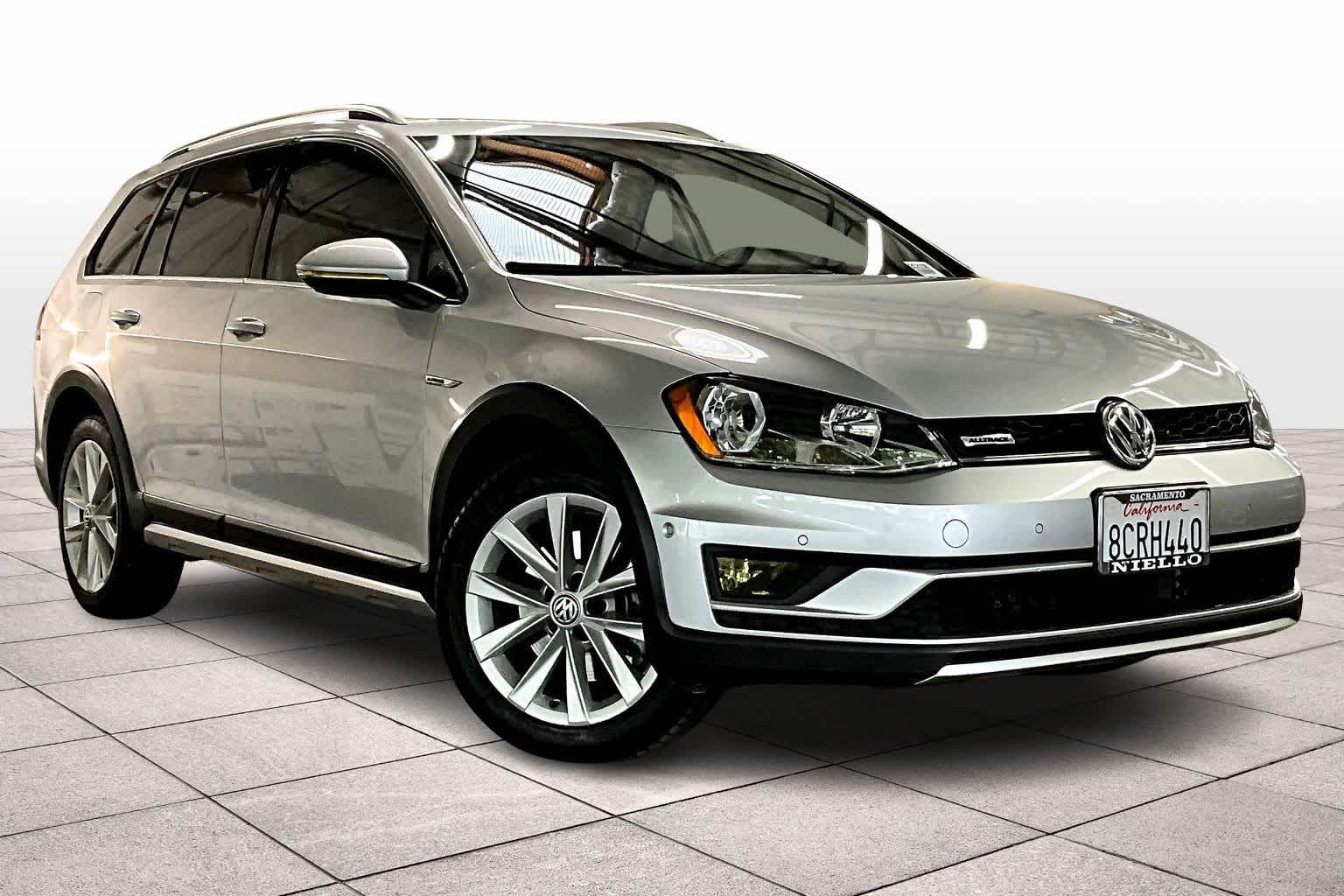 2017 Volkswagen Golf Alltrack 1.8T photo 2