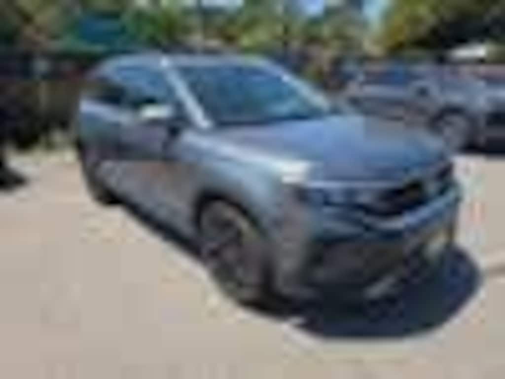 Used 2024 Volkswagen Taos SE FWD