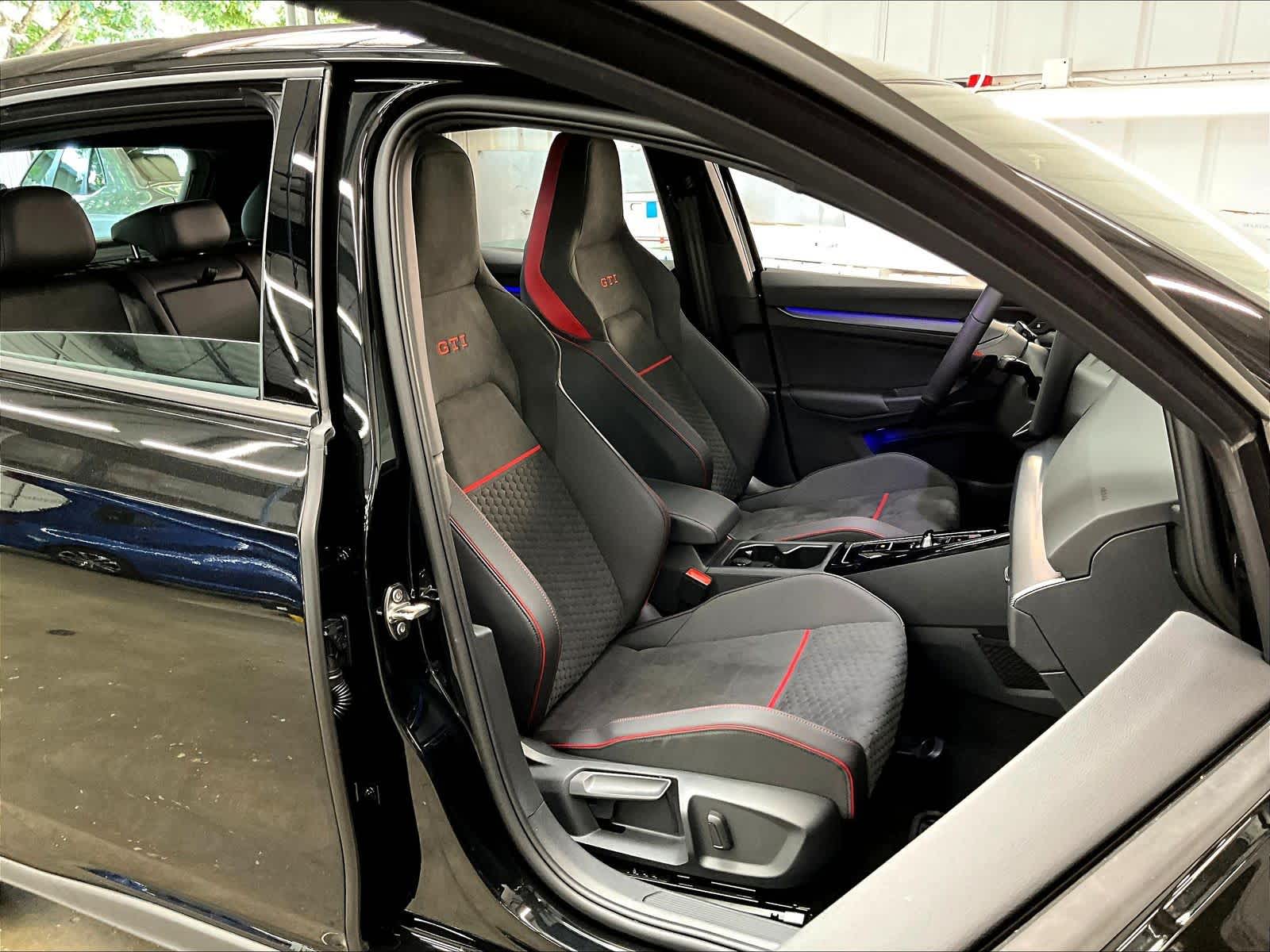 2025 Volkswagen Golf GTI SE - Photo 30