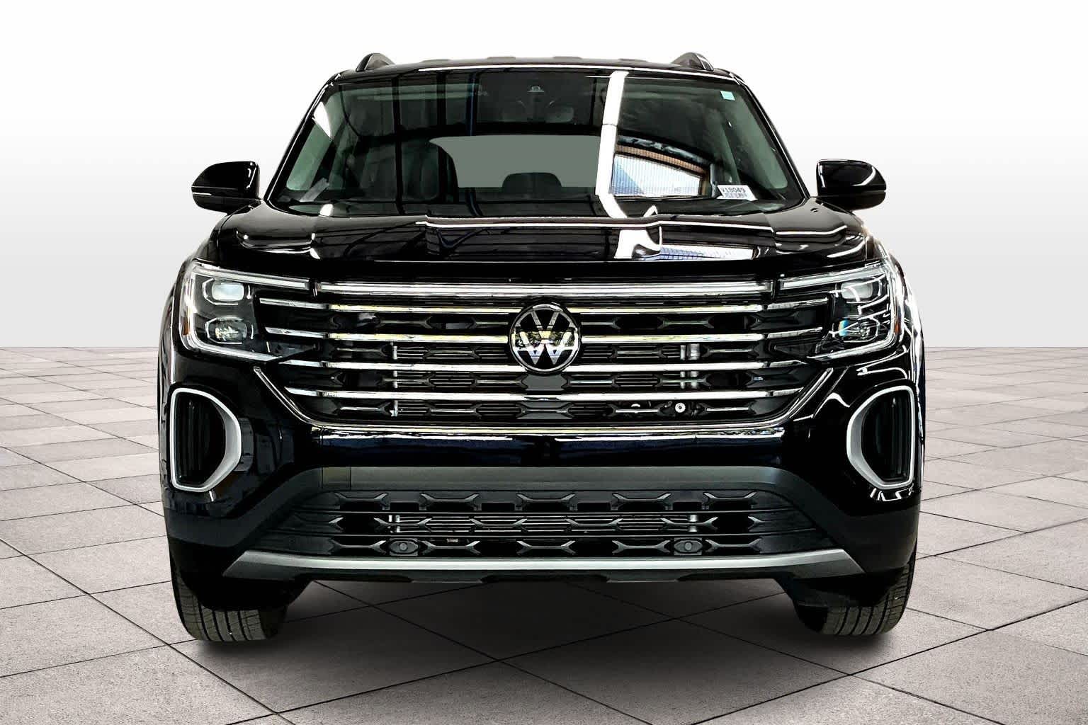 2025 Volkswagen Atlas SE photo 3