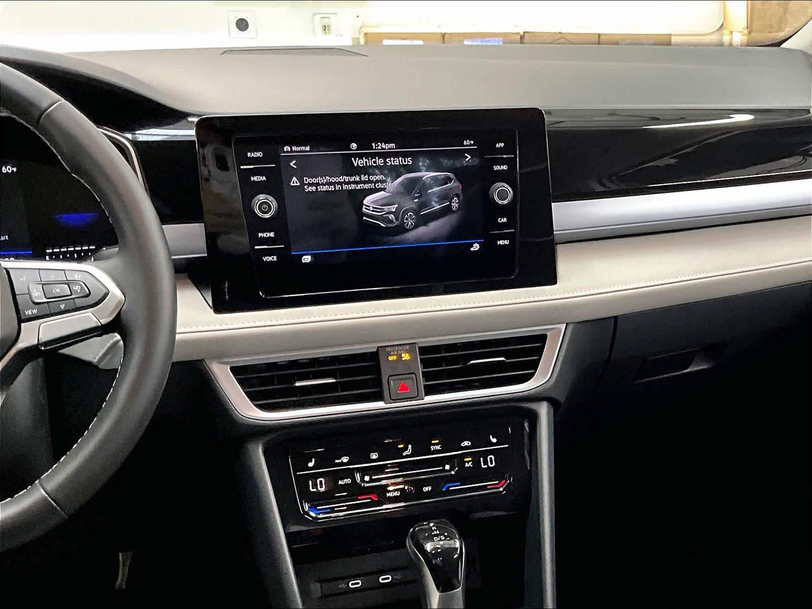 2025 Volkswagen Taos SE photo 6