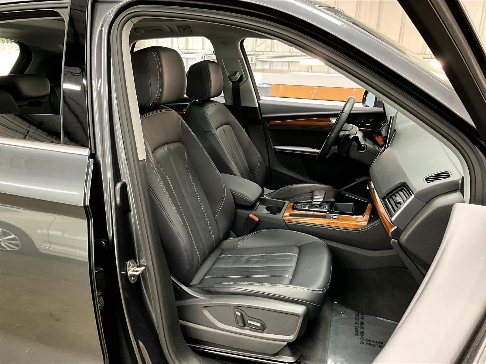 2023 Audi Q5 S Line Premium Plus photo 3