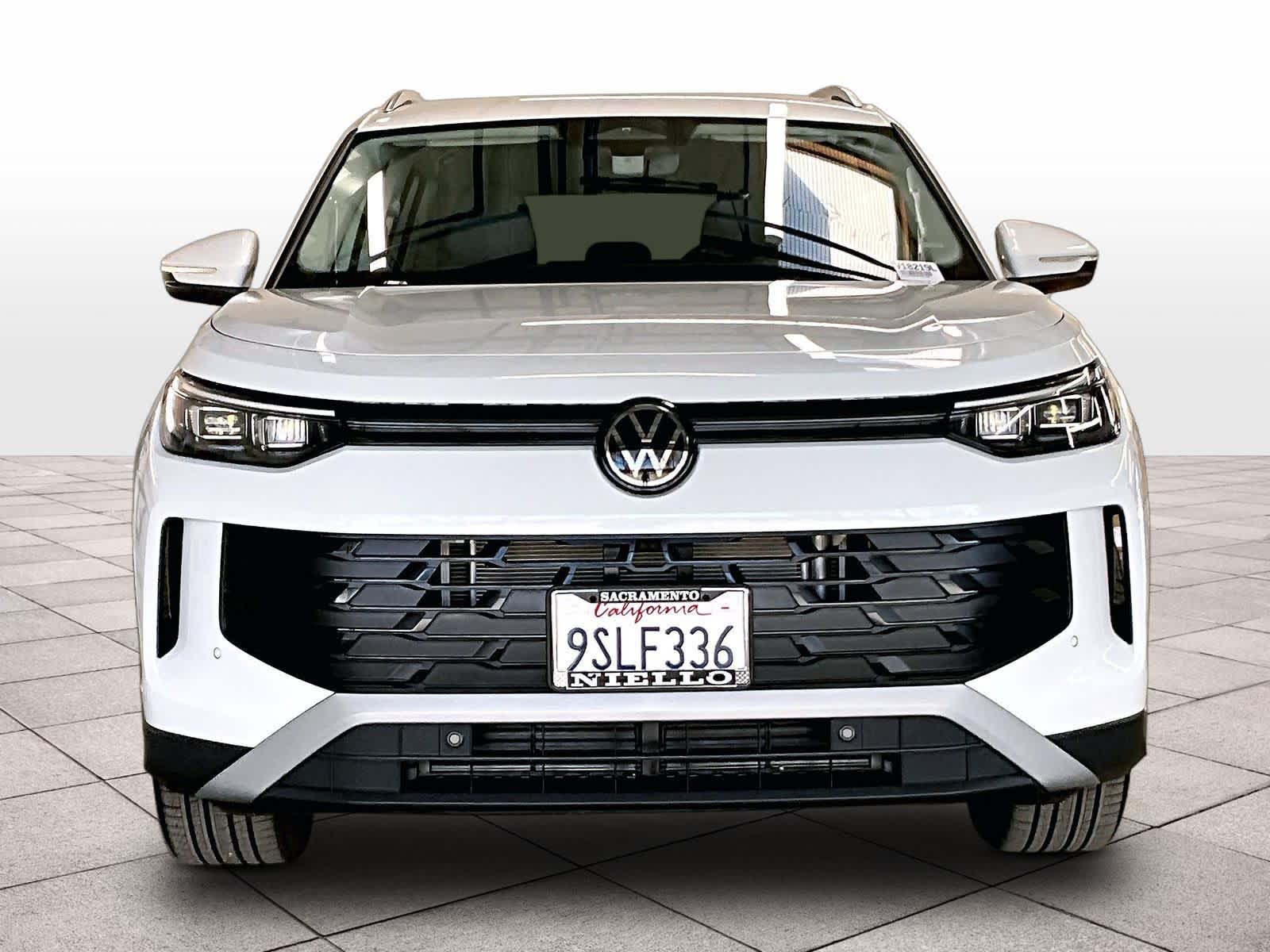 2025 Volkswagen Tiguan SE photo 2