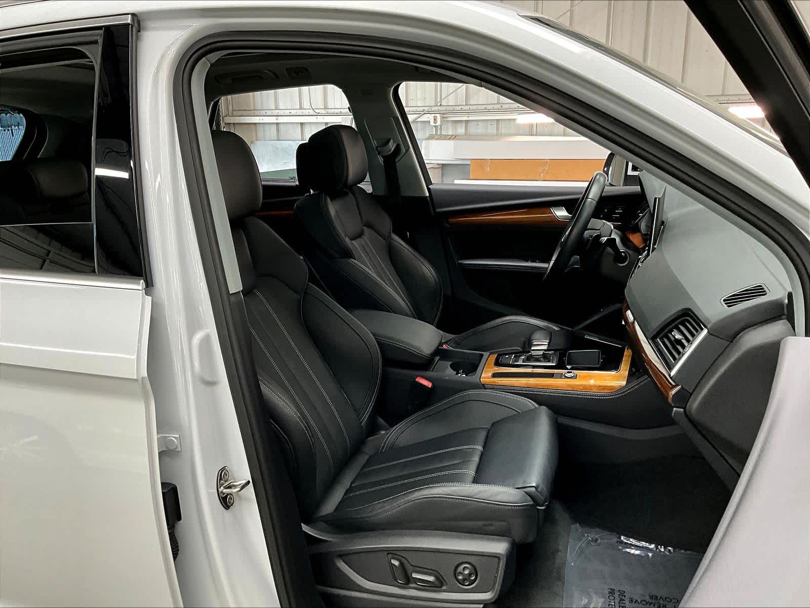 2023 Audi Q5 S Line Premium Plus photo 3