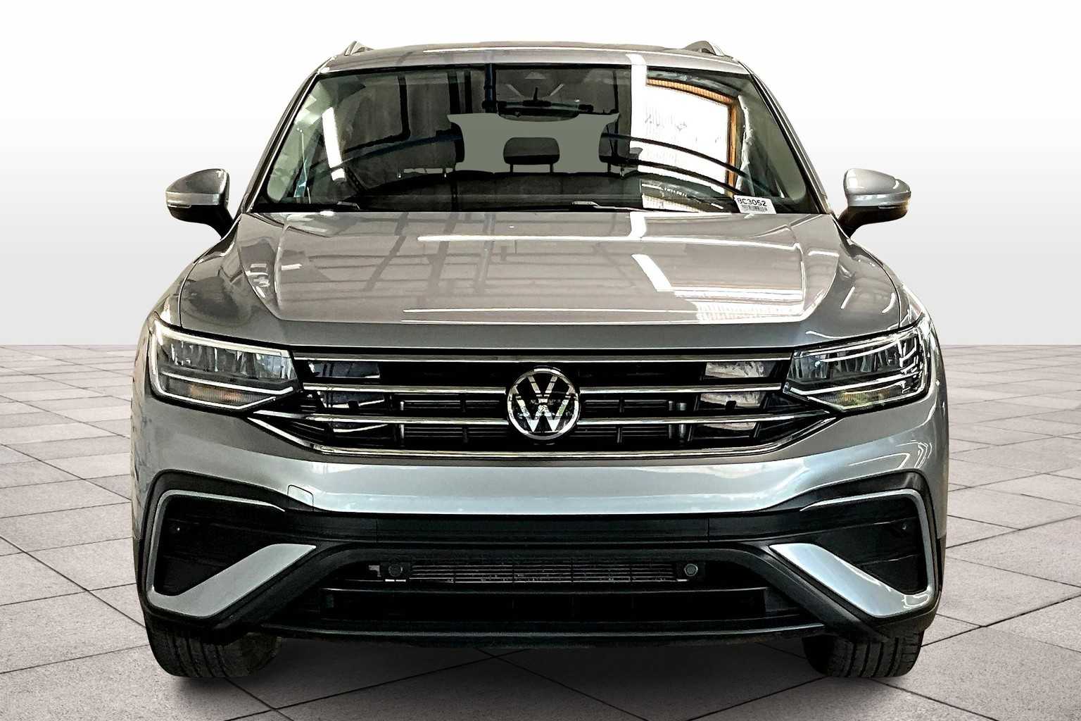 2023 Volkswagen Tiguan SE photo 3