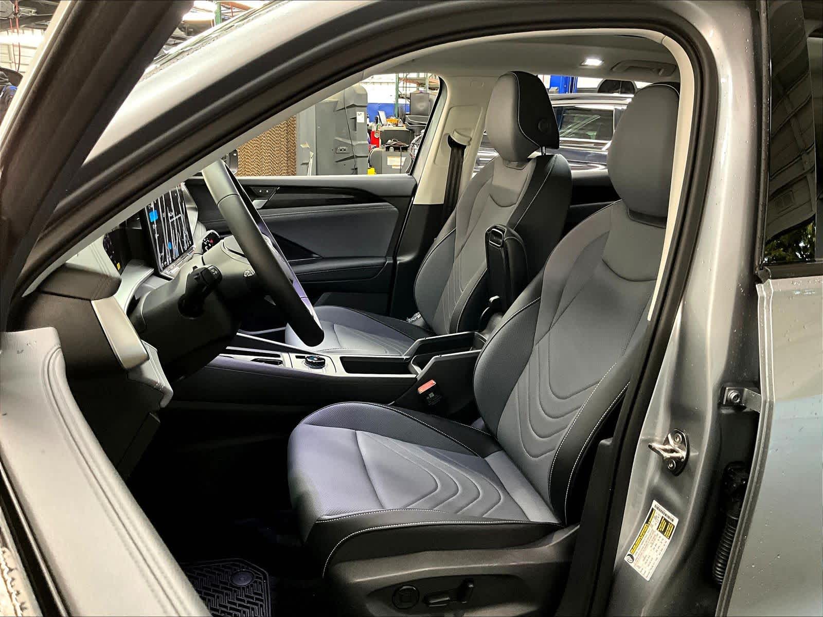 2026 Volkswagen Tiguan SE - Photo 11