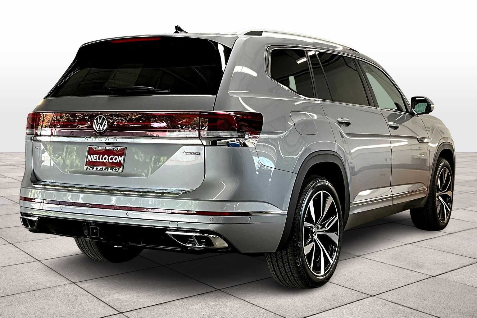2026 Volkswagen Atlas SEL Premium R-Line photo 2
