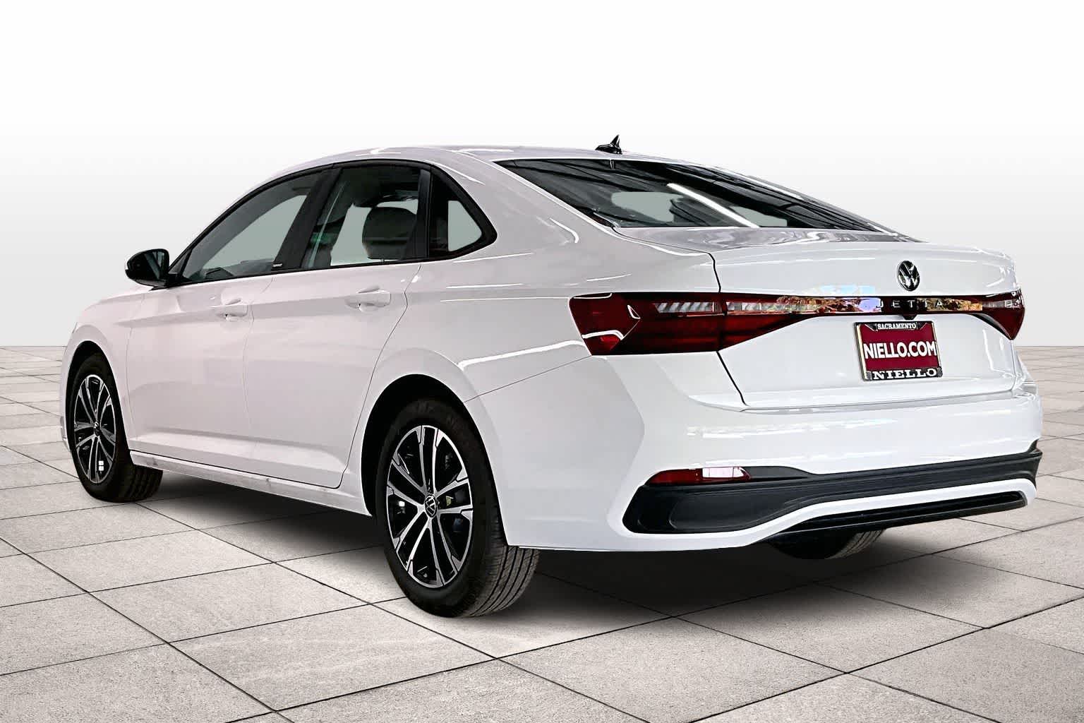 2026 Volkswagen Jetta Sport photo 3