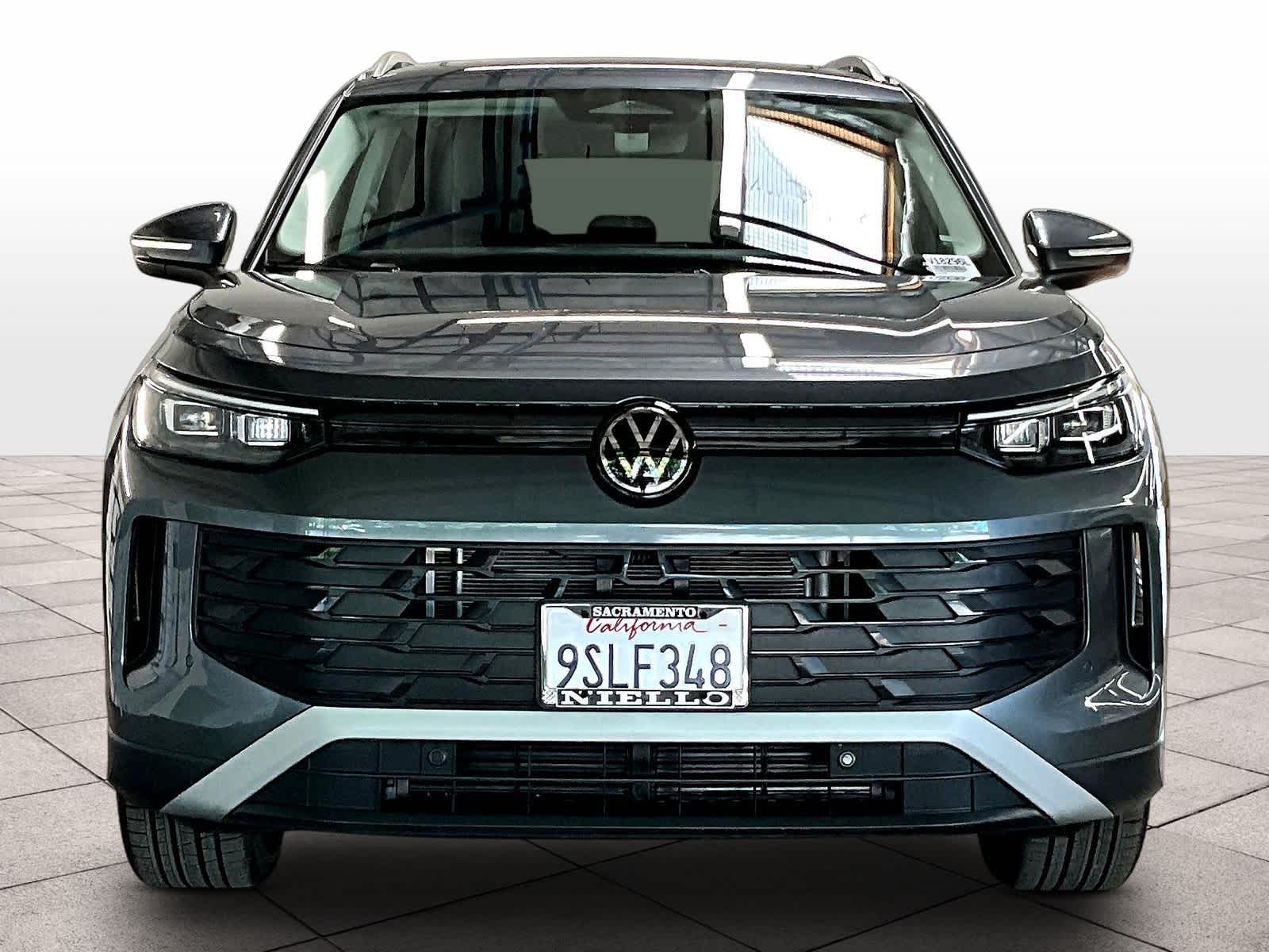 2025 Volkswagen Tiguan SE photo 2