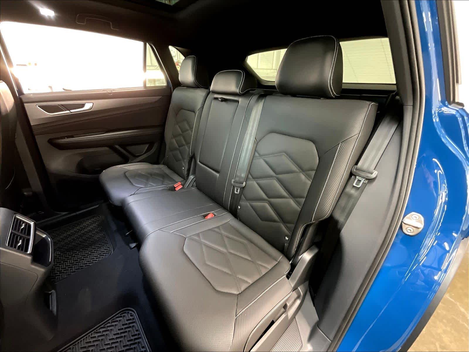 2025 Volkswagen Atlas Cross Sport SE w/Tech - Photo 12