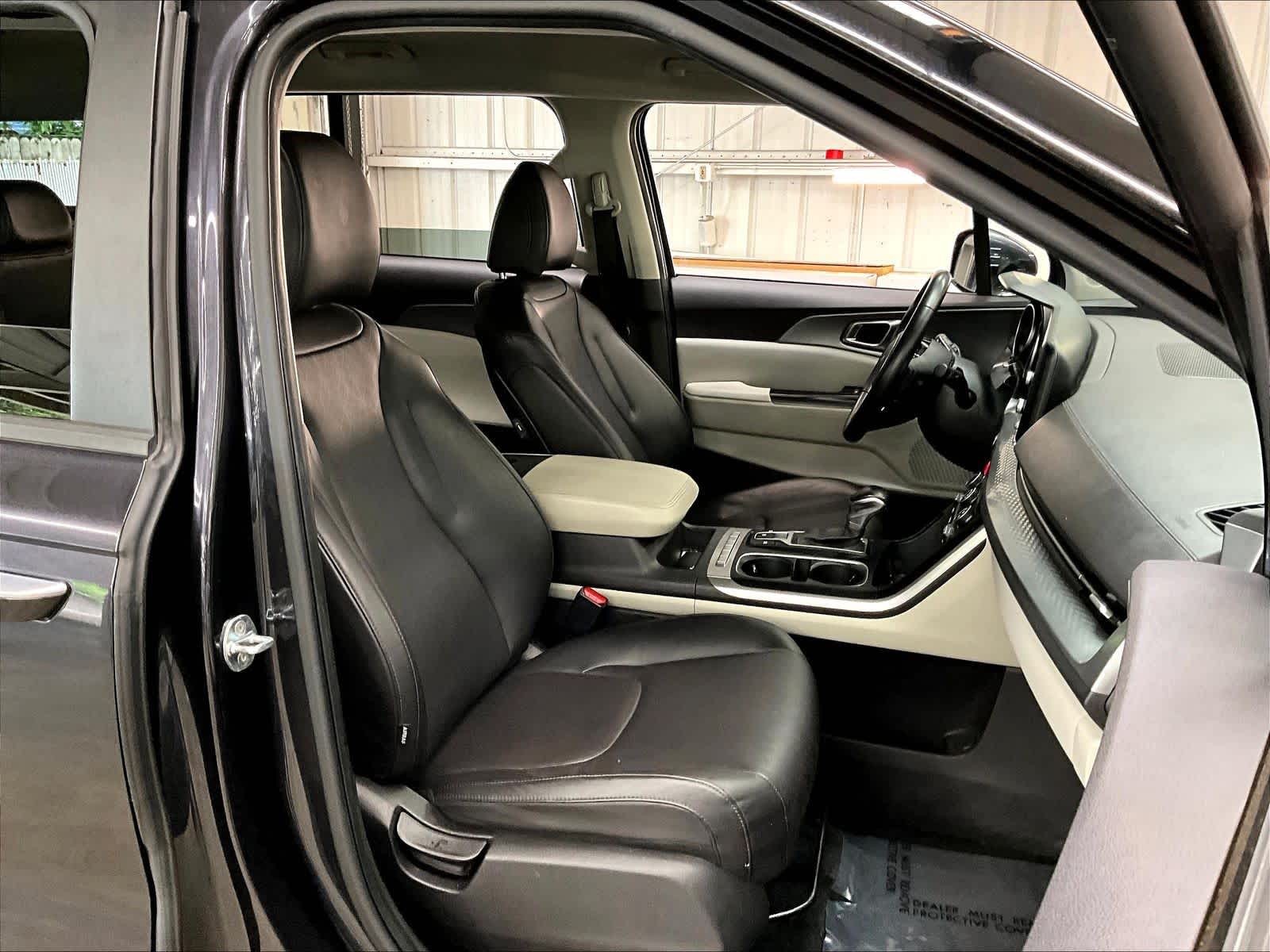 2022 Kia Carnival LXS photo 3
