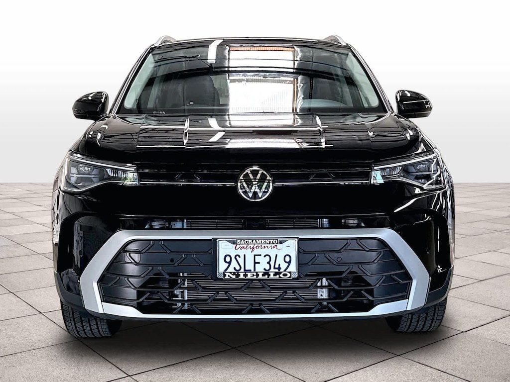 Used 2025 Volkswagen Taos SE FWD