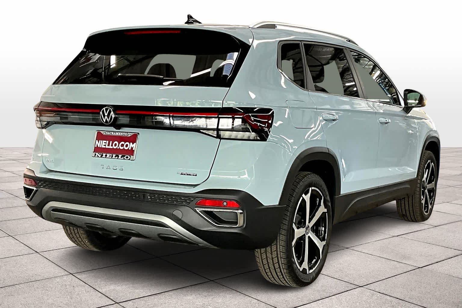 2025 Volkswagen Taos SEL photo 4