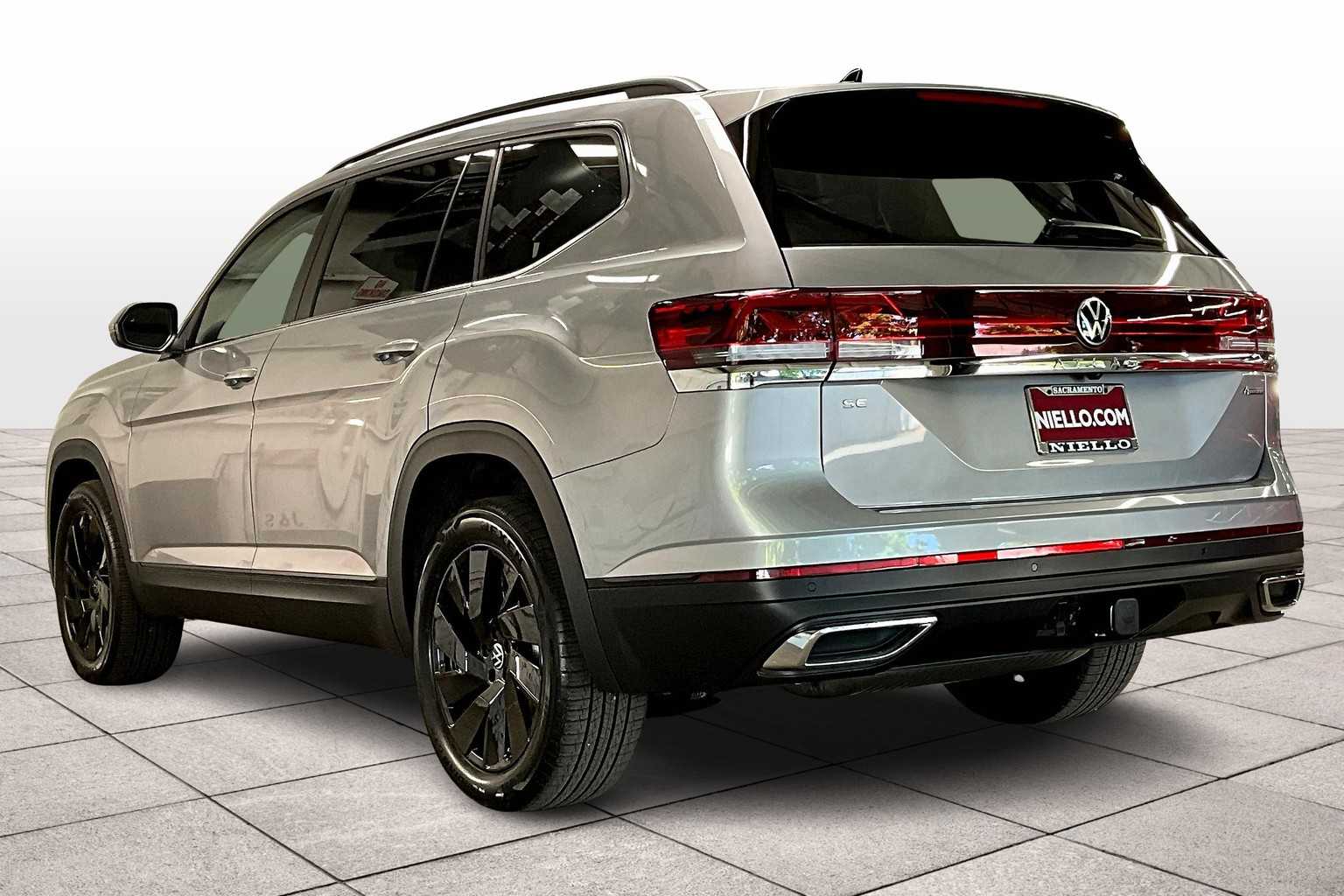 2025 Volkswagen Atlas SE Technology photo 3
