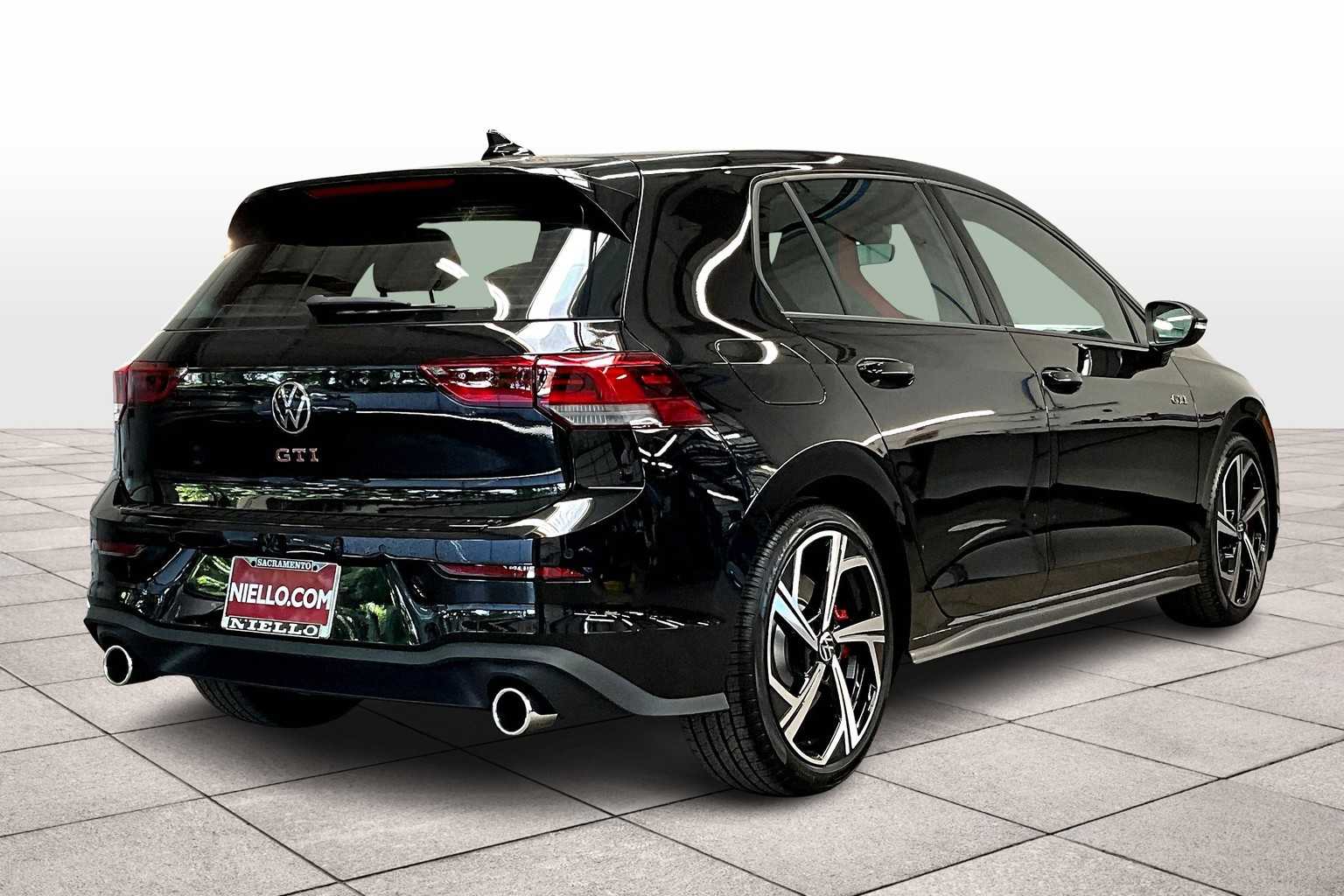 2025 Volkswagen Golf GTI SE photo 4