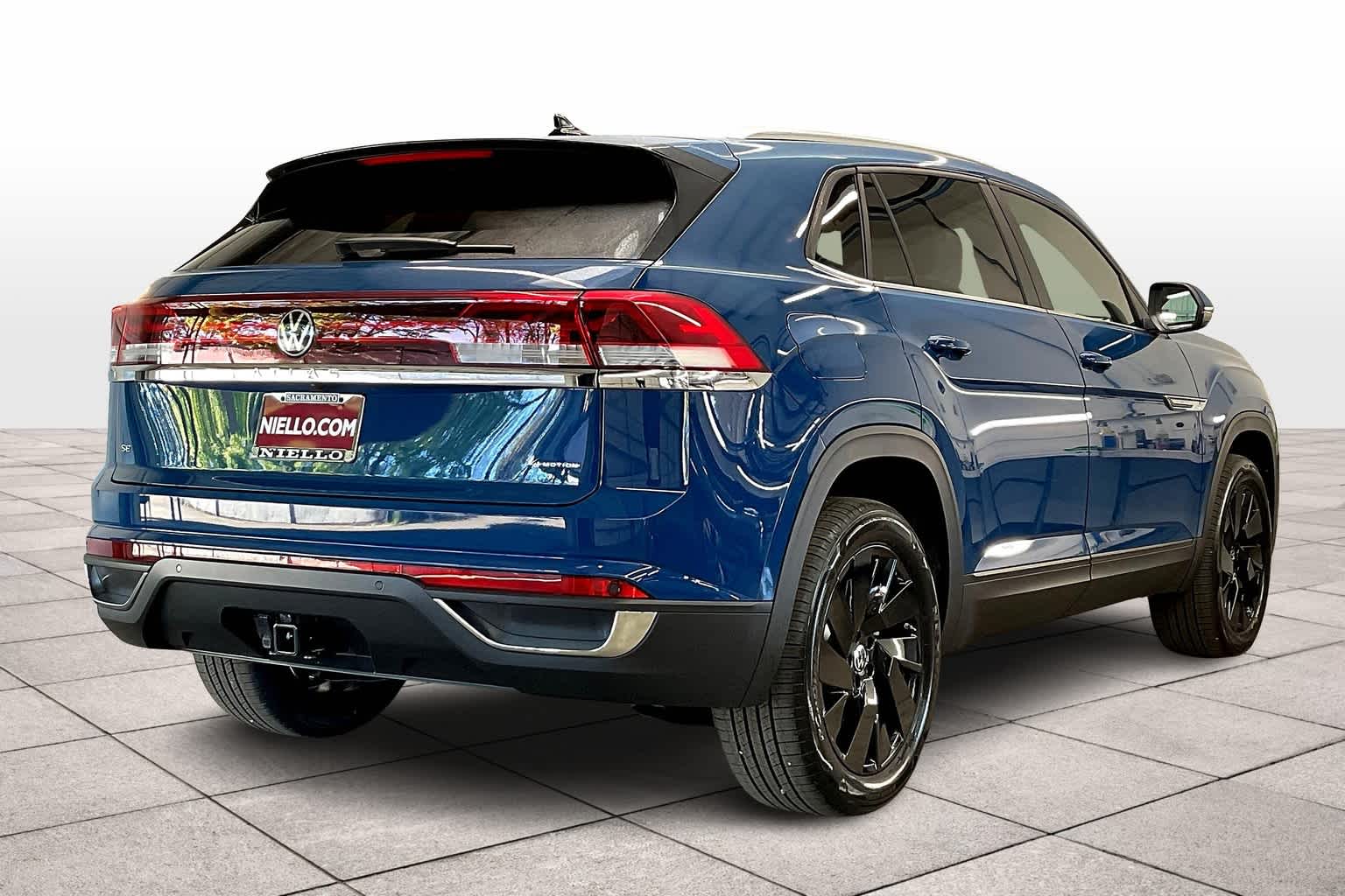 2025 Volkswagen Atlas Cross Sport SE Technology photo 3