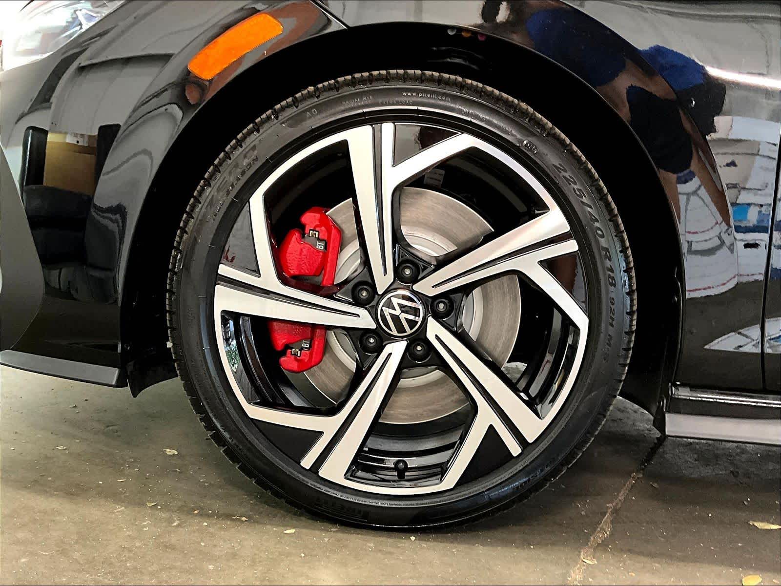 2025 Volkswagen Golf GTI SE - Photo 14