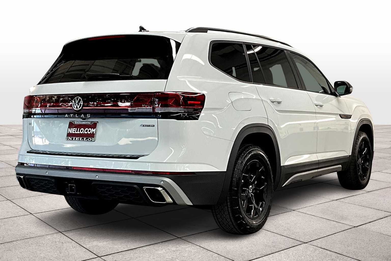 2025 Volkswagen Atlas SE Technology Peak Edition photo 4